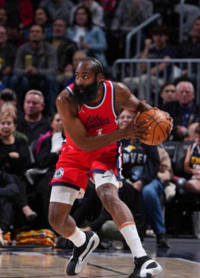 里程碑夜洛杉矶湖人外线爆发，法甲今晚刷纪录，目标明确，轮换策略成焦点的简单介绍