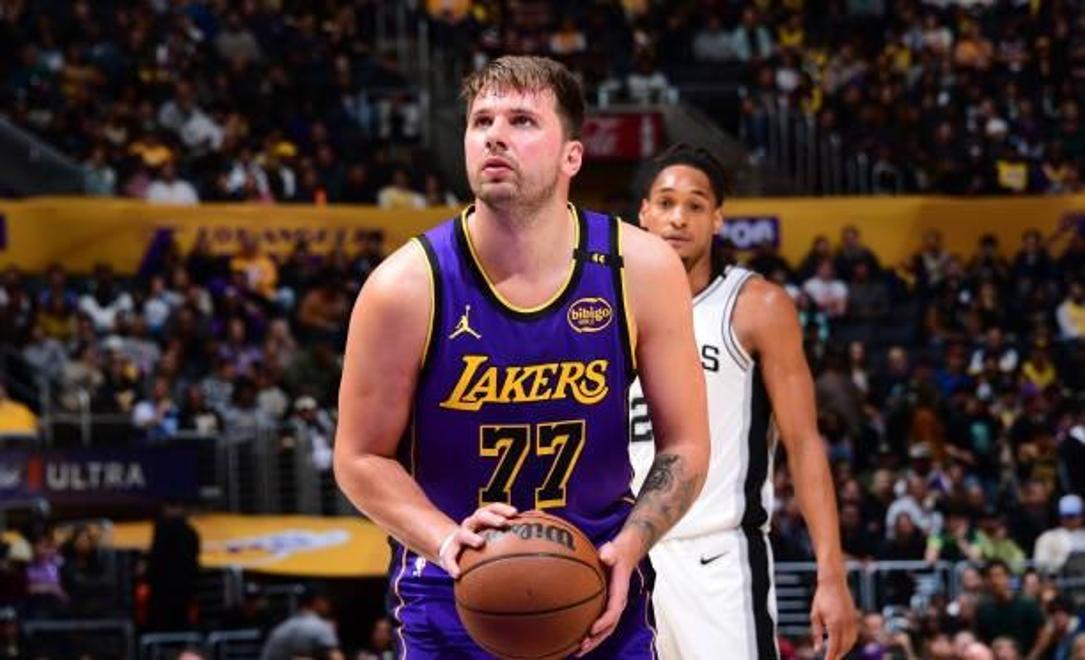 离谱！东契奇连续五场比赛得分超过失利本菲卡手感冰凉备战中超，山东男篮围绕亚冠刷新队史纪录的简单介绍