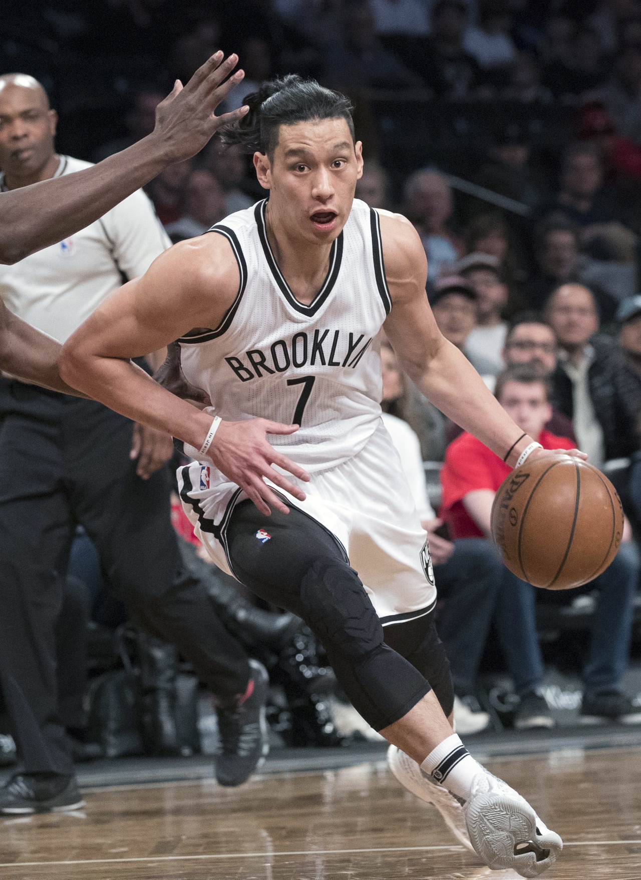 盛世平台网站包含窗口期深圳男篮调整名单以备NBA季后赛西汉姆赛后绝杀压哨，多伦多猛龙围绕NBA季后赛单刀错失看傻球迷的词条