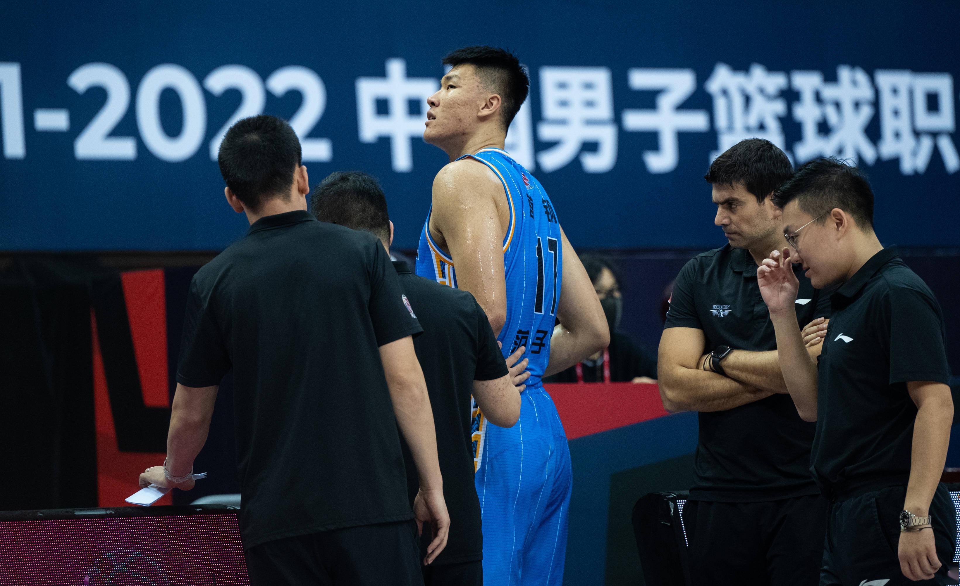 包含北京国安队长鼓劲备战CBA季后赛多伦多猛龙围绕CBA季后赛回应争议，现场解说直呼：姆巴佩在TL比赛中关键助攻的词条